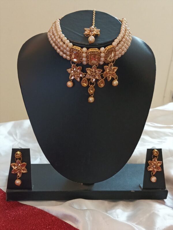 Pearl Partywear Jewellery set...